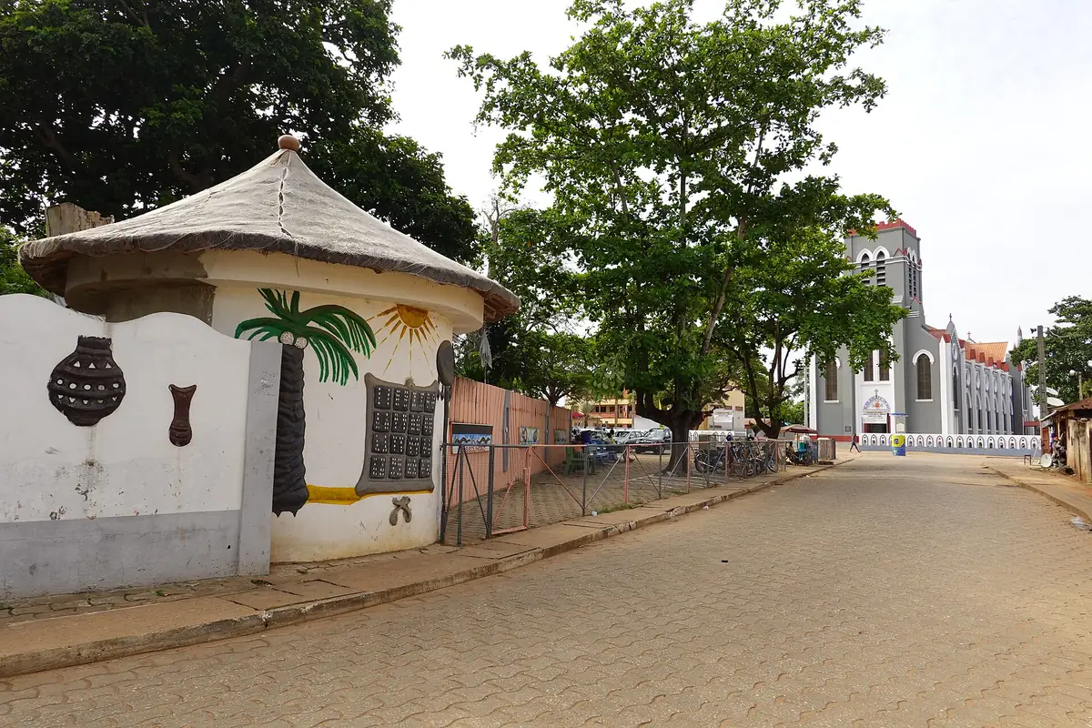 La place de Ouidah et la basilique